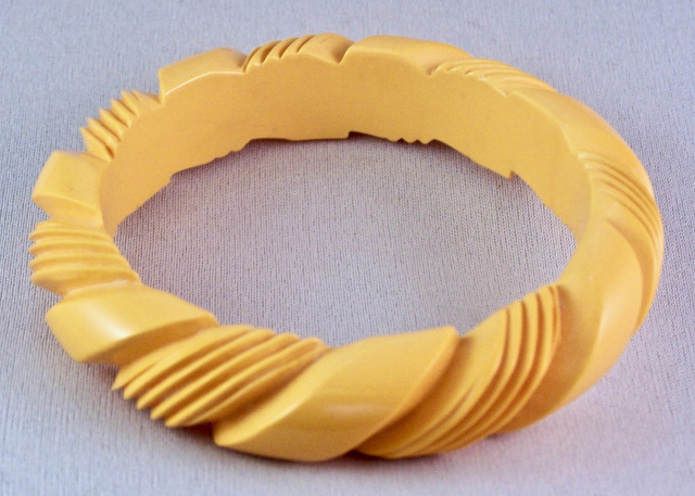 BB56 corn rope carved bangle